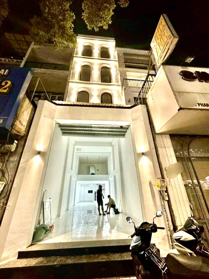 Cho thuê nhà mặt phố 123 Hoa Lan, Phú Nhuận 64m² chỉ 30 triệu - Vị trí đắc địa, tiện ích đầy đủ!