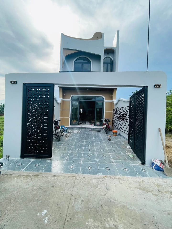 Nhà mặt tiền Bà 4 Gạo, phường Trung An, 180m² giá 3 tỷ - Thiết kế hiện đại, đầy đủ nội thất!