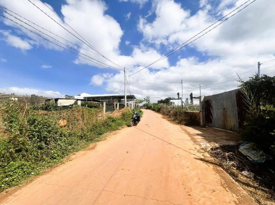 Đất Đạ Ròn 216m² giá 700 triệu - Sổ hồng riêng, vị trí đẹp!