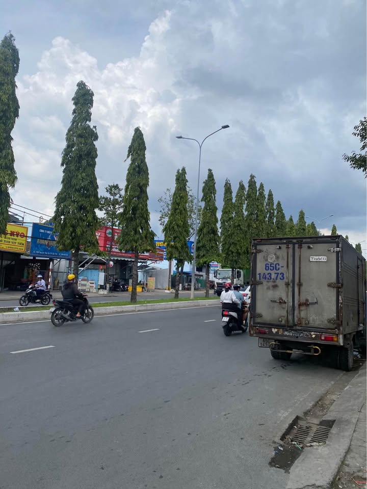 Mặt bằng kinh doanh cho thuê mặt tiền đường Nguyễn Văn Cừ, 475m² giá 60 triệu - Đầu tư sinh lời ngay!