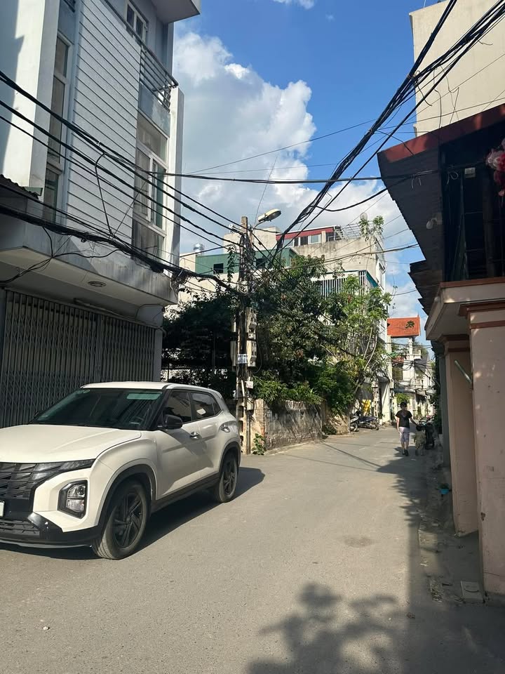 Nhà Đa Tốn 42m², 3 tầng kiên cố, ô tô tránh nhau chỉ 6 tỷ - Cơ hội vàng cho gia đình!