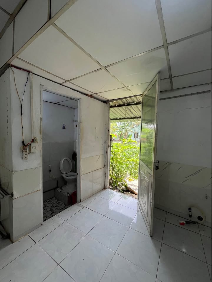 Cho thuê phòng mặt tiền hẻm Liên Tổ 5-6 Nguyễn Văn Cừ 44m² - Giá chỉ 2.5 triệu/tháng!