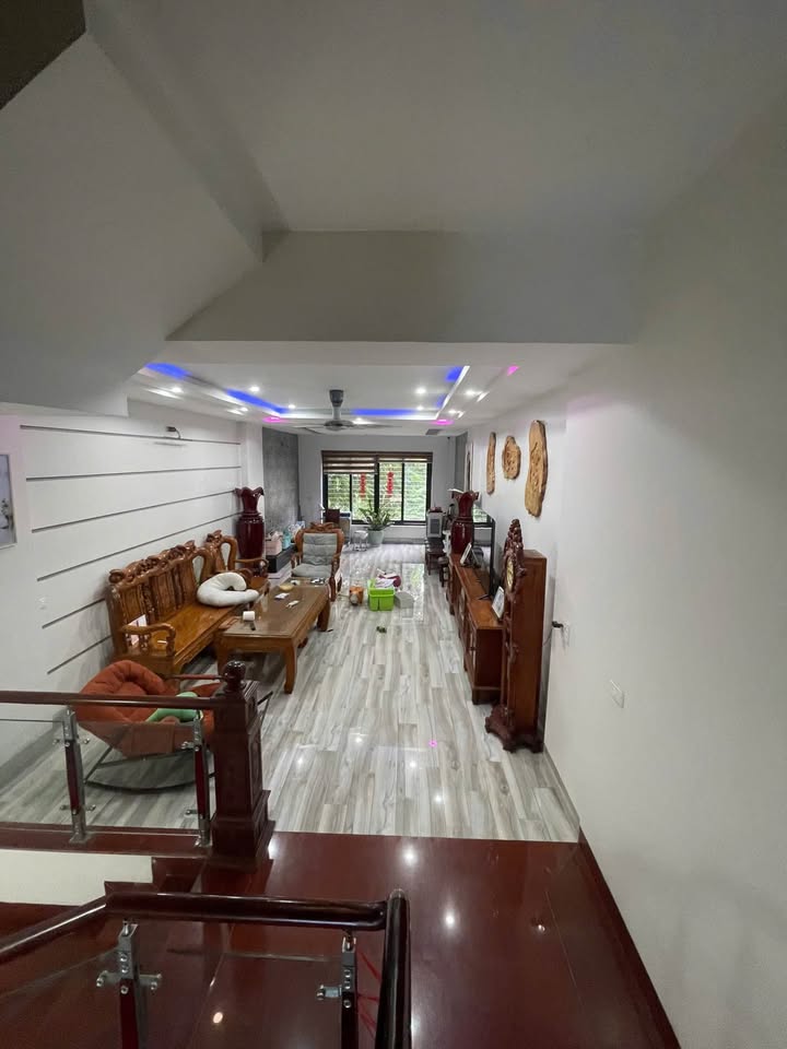 Nhà 3 tầng mặt tiền đường Lê Văn Thiêm 85,4m² giá 4,5 tỷ - Tiện ích xung quanh phong phú!