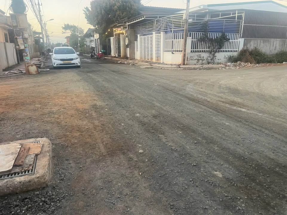 Nhà góc hai mặt tiền Nguyễn Sinh Sắc, Buôn Ma Thuột 130m² giá 4.8 tỷ - Kinh doanh đắc địa!