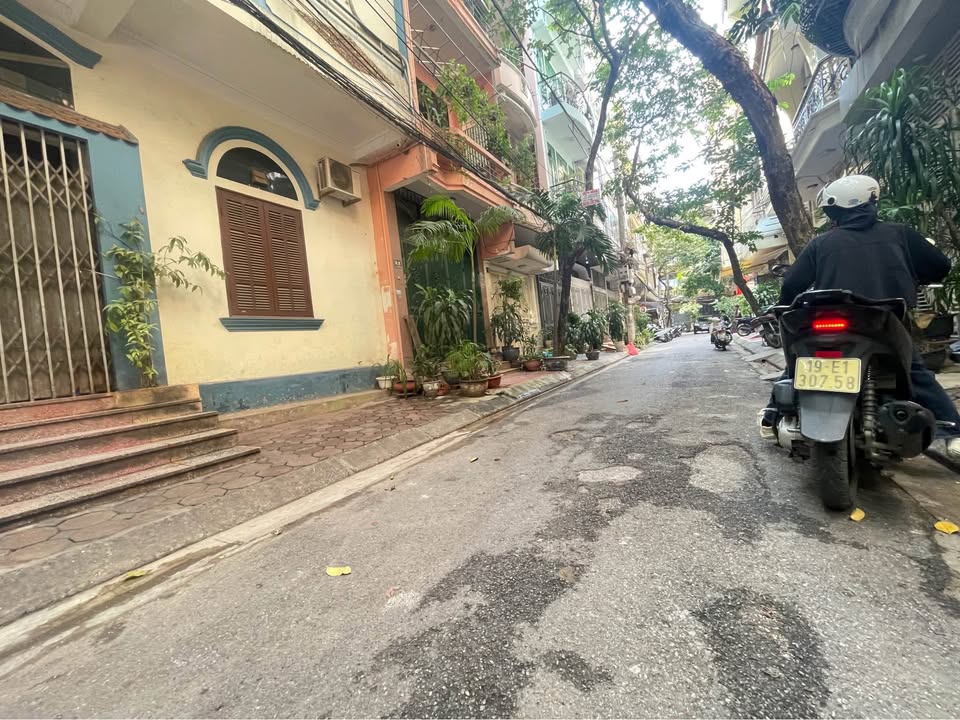 Nhà phân lô Nguyên Hồng Đống Đa 45m² giá 14.4 tỷ - Vị trí siêu đẹp, kinh doanh đắc địa!