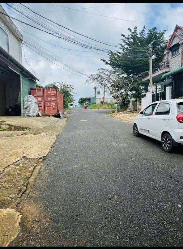 Lô đất thổ cư Bảo Lộc 100m² giá 1.3 tỷ - Xây dựng tự do, vị trí đắc địa!