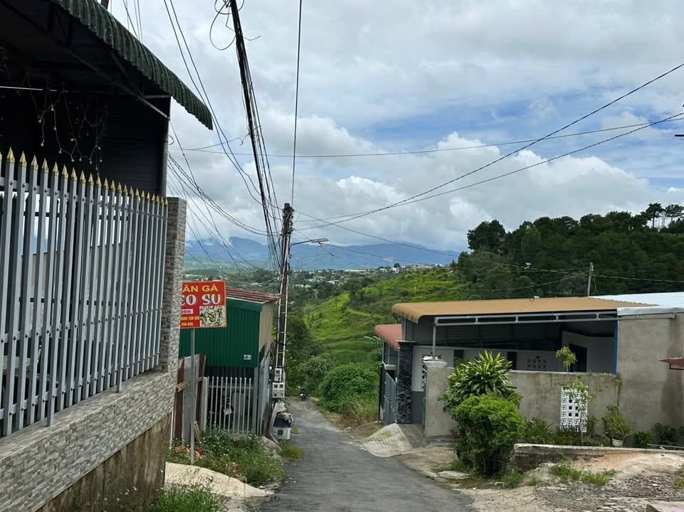 Nhà hẻm 1/5 Trần Phú Bảo Lộc 140m² giá 2.3 tỷ - View núi đẹp!