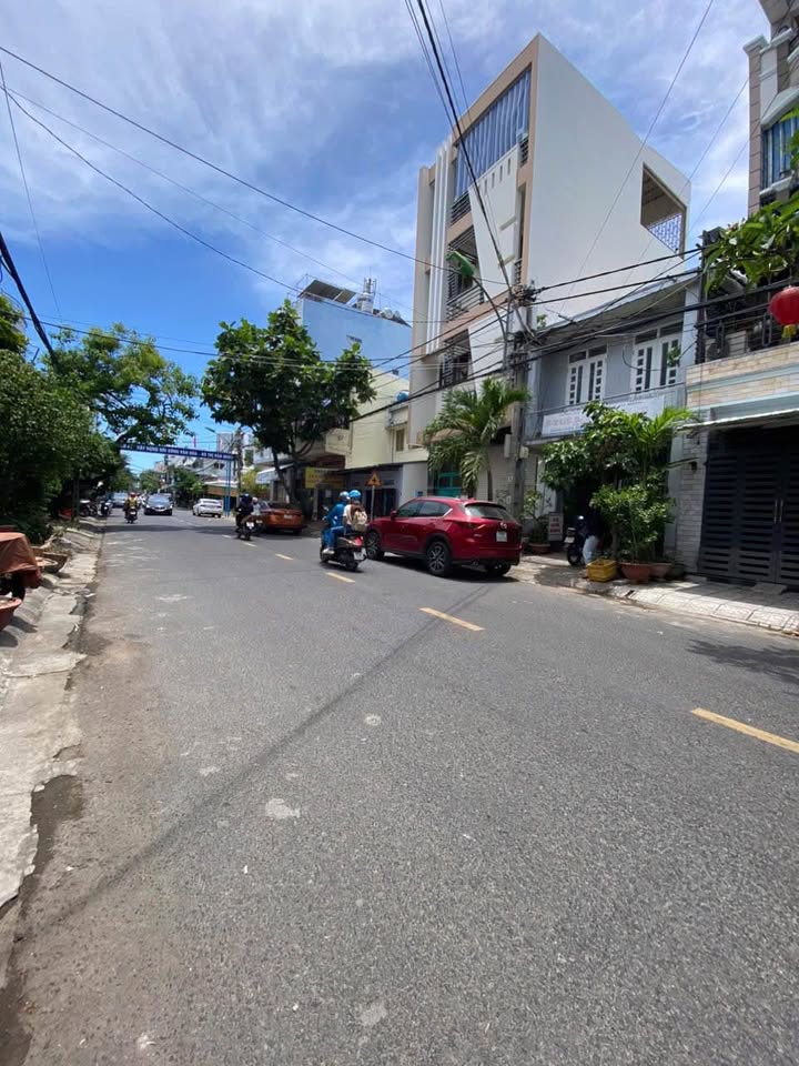 Nhà cấp 4 mặt tiền Trần Nguyên Hãn 108.9m² giá 13.5 tỷ - Cơ hội kinh doanh tuyệt vời!