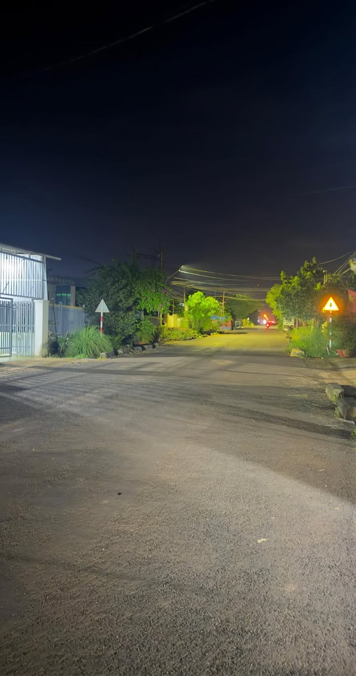 Nhà 2 mặt tiền Hòa Phú 231m² giá 1.75 tỷ - Kinh doanh tuyệt vời!