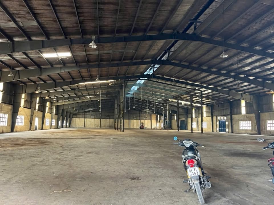 Kho xưởng cho thuê mặt tiền TL835A, Phước Lợi 6600m² - Giá chỉ 350 triệu/tháng!