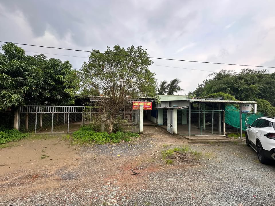 Nhà cấp 4 mặt tiền DT830, huyện Cần Giuộc, 1.000m² giá chỉ 7 triệu/tháng - Dễ dàng kinh doanh!