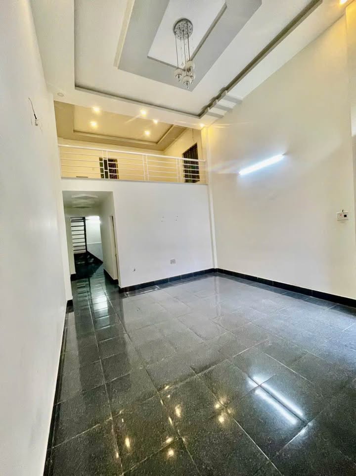 Cho thuê nhà hẻm cấp 1 đường Hùng Vương, Buôn Ma Thuột 93m² giá 4,5 triệu - Vị trí đắc địa, tiện nghi đầy đủ!