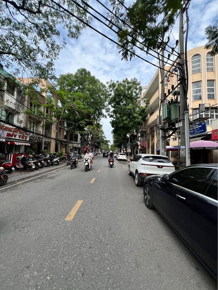 Căn mặt tiền đường Văn Cao, quận Kiến An, Hải Phòng 90m² giá 17.8 tỷ - Đầu tư sinh lời ngay!