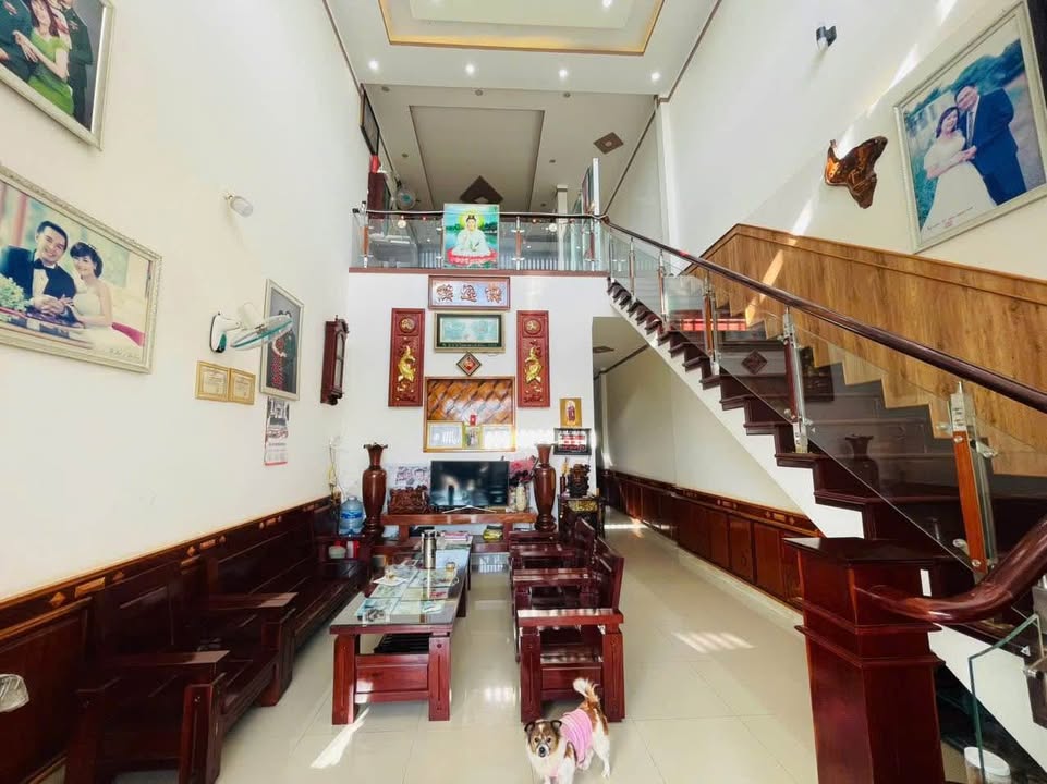 Nhà đẹp hẻm Nguyễn Cơ Thạch Buôn Ma Thuột 180m² giá 2.8 tỷ - Xây dựng kiên cố, sẵn sàng vào ở!