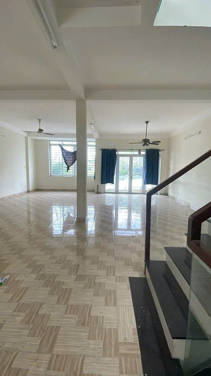 Nhà cho thuê tại Lê Trọng Tấn, Tân Bình 160m² giá 33 triệu - Phù hợp cho văn phòng và sản xuất!
