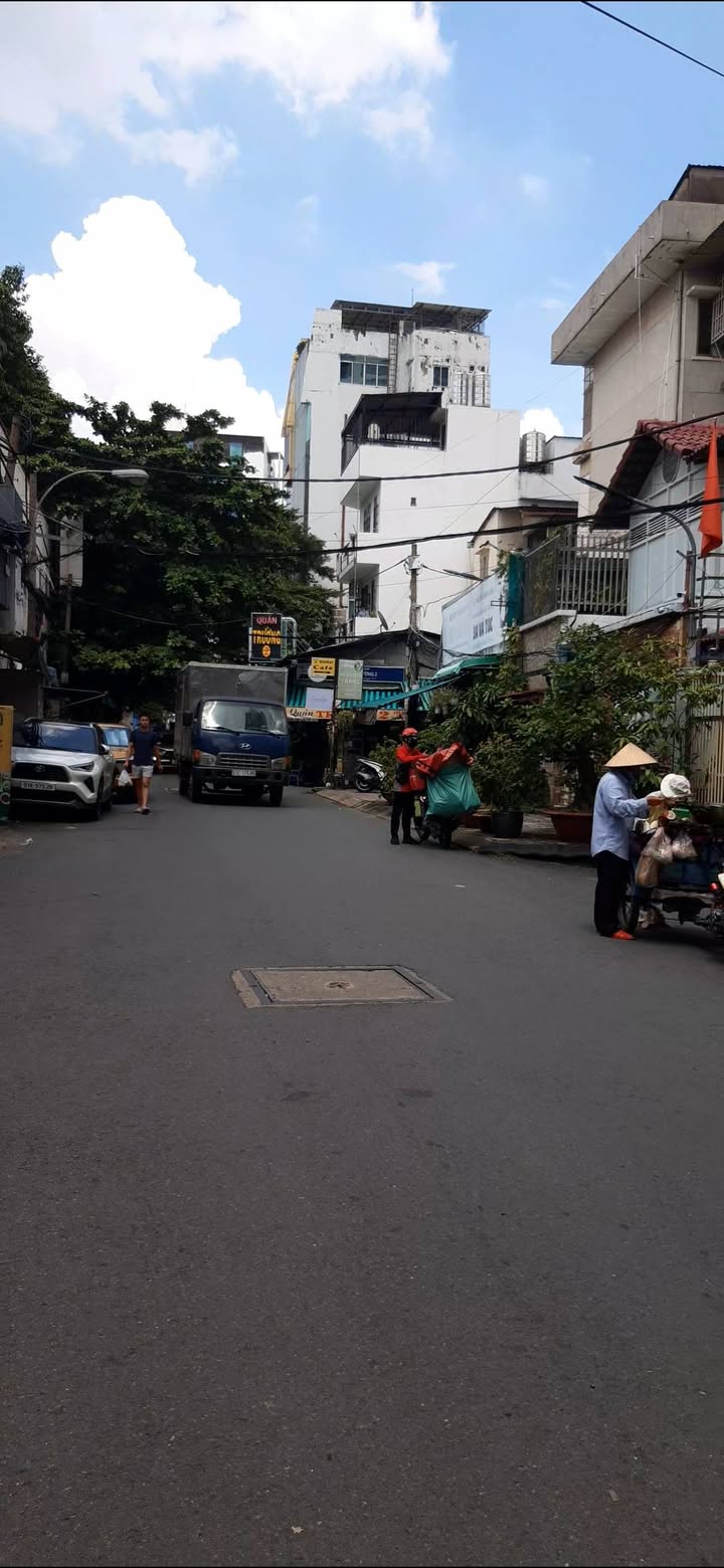 Nhà phố góc 10m Nguyễn Trãi, Quận 1, 43m² giá 11.2 tỷ - Kinh doanh đỉnh cao!