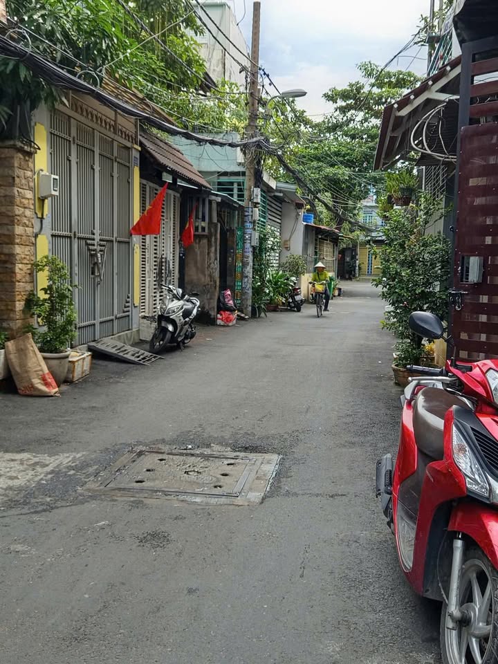 Nhà lầu đúc hẻm xe tải 6m đường Bà Hom P13 Q6 giá 7.4 tỷ - Không gian sống lý tưởng!