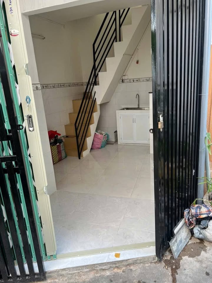 Nhà bán hẻm Bến Bình Đông, quận 8, 12m² giá 1 tỷ - Nhà 2 tầng thông thoáng!