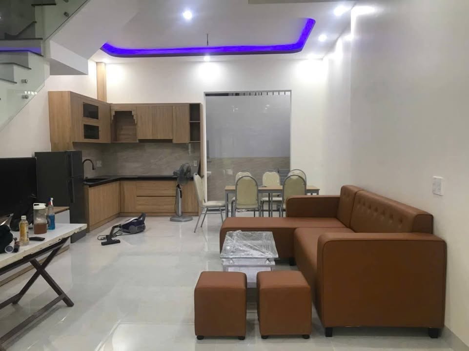 Nhà cho thuê Vĩnh Hòa 240m² giá 17 triệu - Phù hợp làm văn phòng kinh doanh!