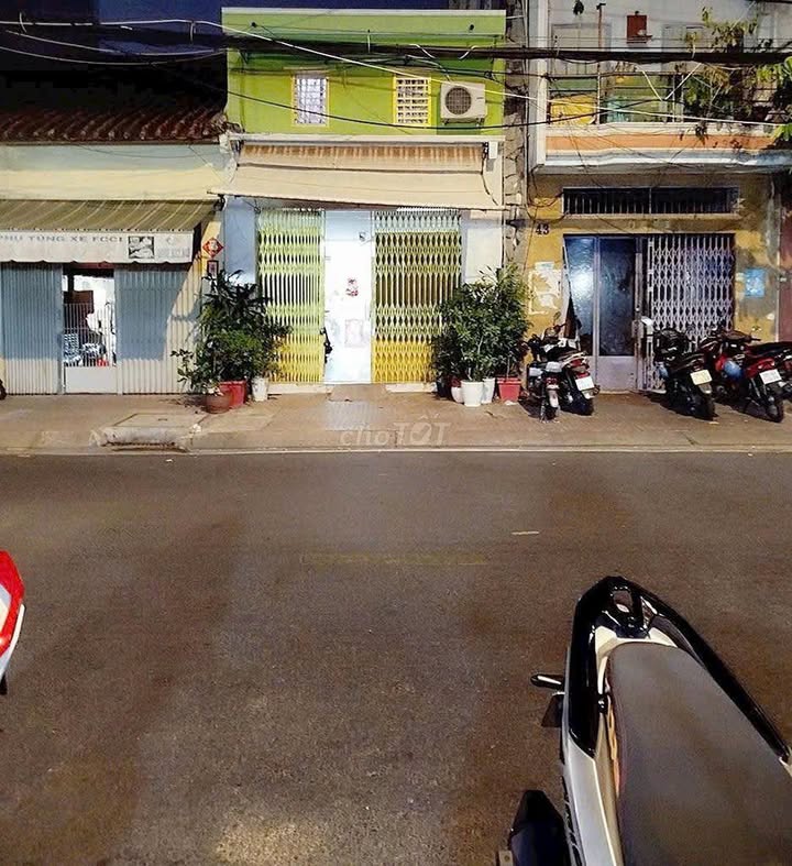 Nhà mặt tiền đường Xóm Củi, quận 8, 40m² chỉ 10,5 triệu - Kinh doanh thuận lợi!