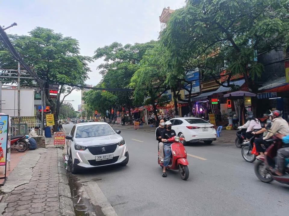 Bán đất mặt phố Trần Cung 162m² giá 32.4 tỷ - Đầu tư sinh lời cao!