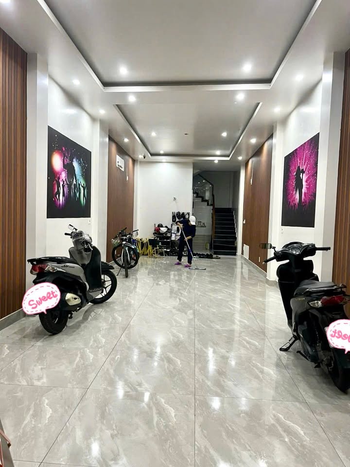 Nhà mặt đường Thế Lữ, Hải Phòng 66m² giá 18.2 tỷ - Có thang máy hiện đại!