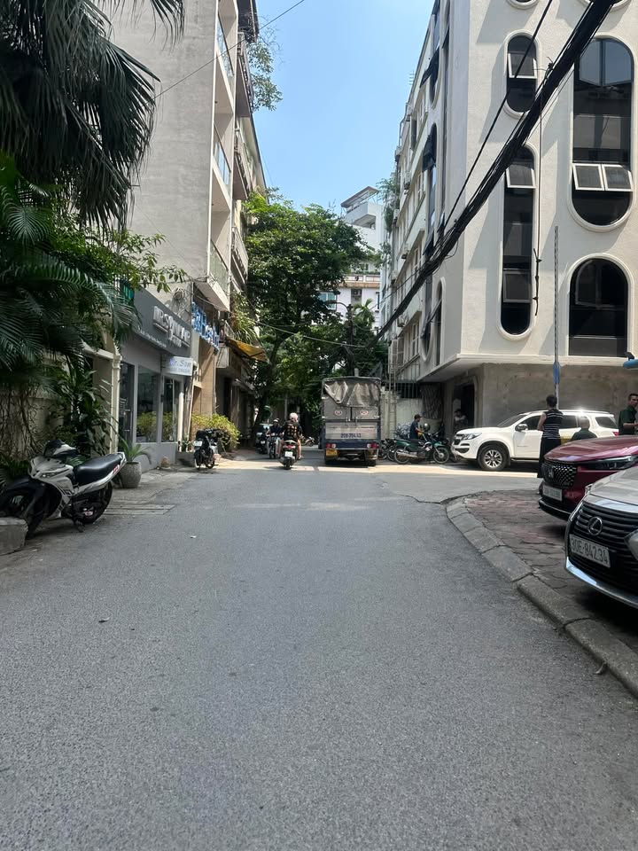 Nhà mặt phố Nguyễn Chí Thanh 52m² giá 23.5 tỷ - Kinh doanh sầm uất!