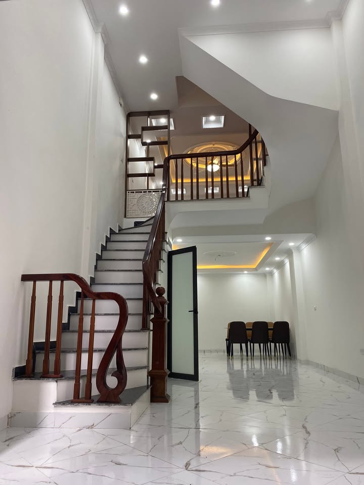 Nhà 5 tầng Ngũ Hiệp, 45m² giá thỏa thuận - Ô tô đỗ cửa, gần phố Vũ Lăng!