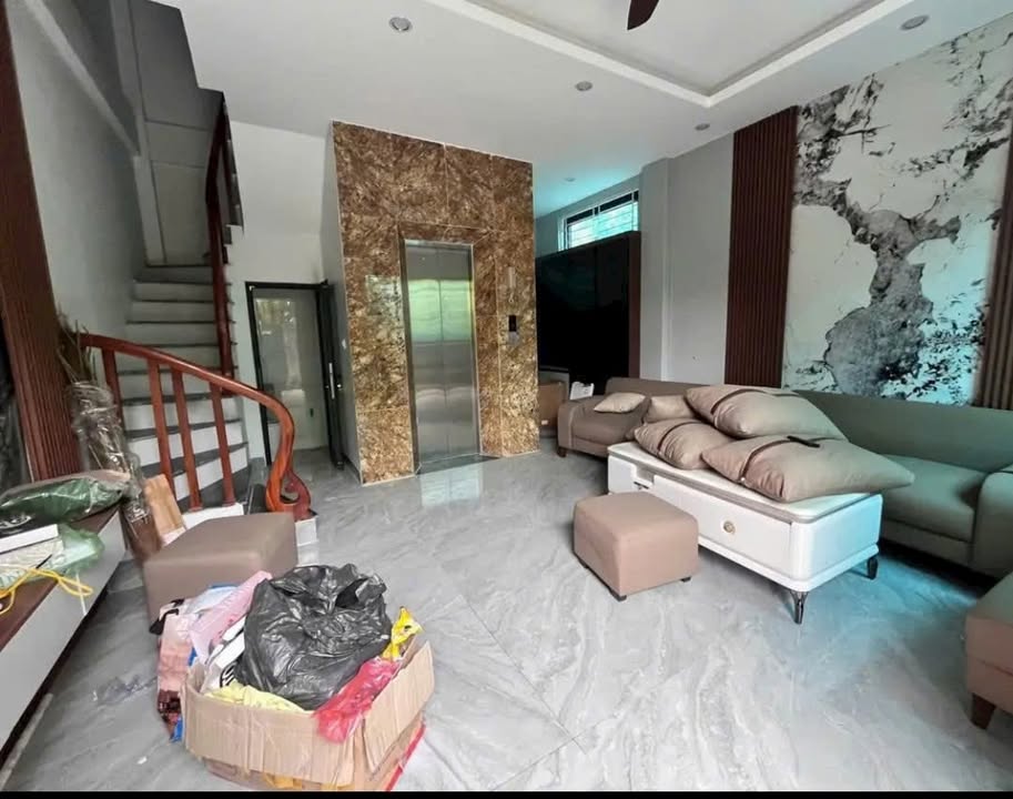 Nhà lô góc Xuân Đỉnh 40m² giá thỏa thuận - Kiến trúc hiện đại, thang máy tiện nghi!