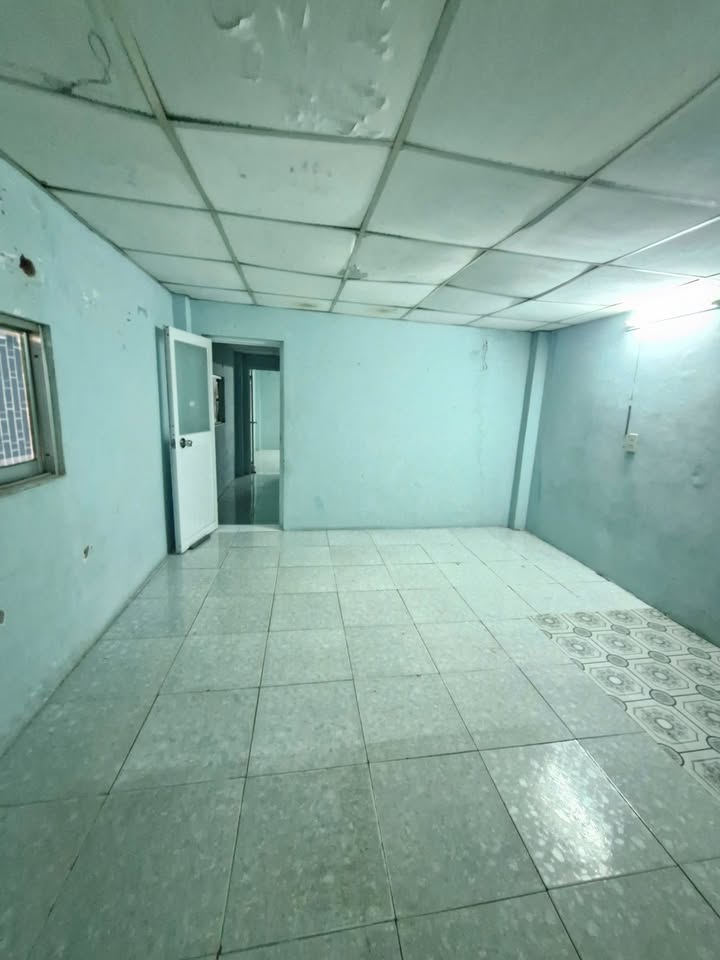 Nhà mặt tiền đường Hiệp Thành, Q12 42m² giá chỉ 5 triệu - Thích hợp kinh doanh và sinh sống!