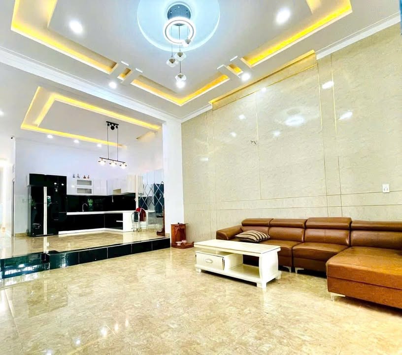 Nhà Phạm Ngũ Lão Buôn Ma Thuột 175m² giá 2.95 tỷ - Thiết kế hiện đại, tiện nghi!