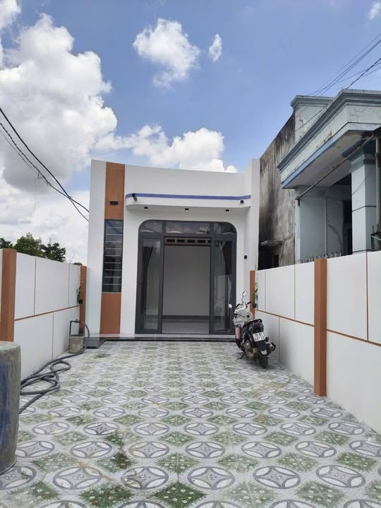 Nhà mới giá rẻ phường Long Hoa, Tây Ninh 166m² - Hướng Tây Bắc, sân ô tô