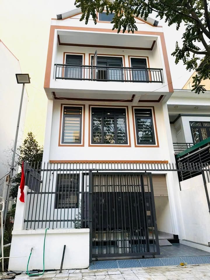 Nhà 3 tầng KDC Tỉnh Uỷ - Đồng Tâm - Vĩnh Yên 106m² giá 5 tỷ - Thiết kế hiện đại, sẵn sàng vào ở!