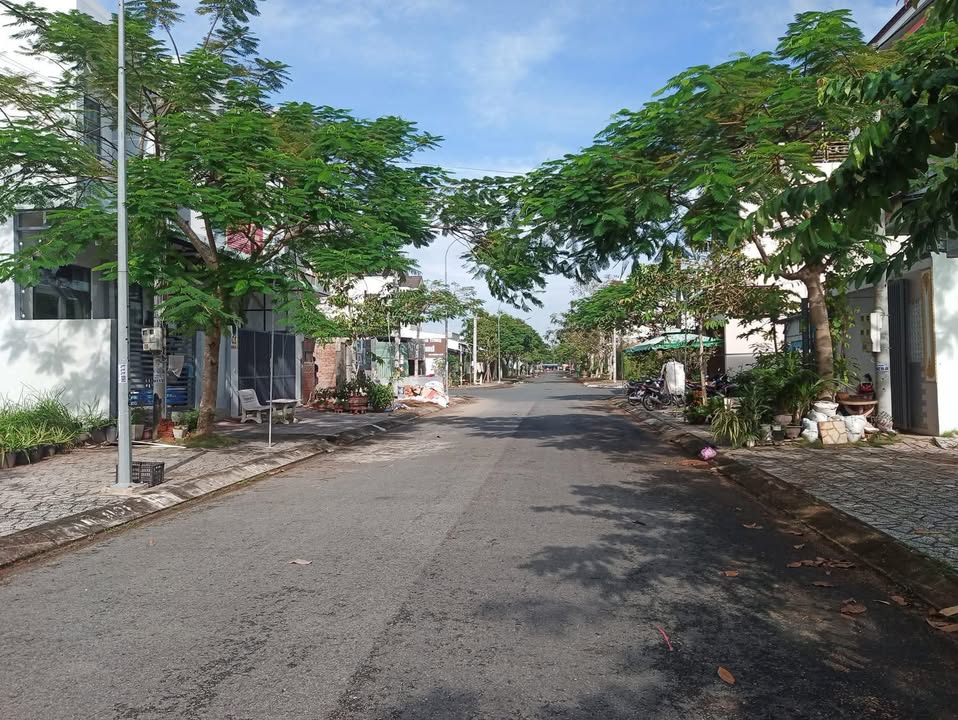 Nhà 1 trệt 1 lầu KĐT Hồng Phát, Ngã Bảy 95m² giá 3 tỷ - Nhà mới đẹp gần Hồ!