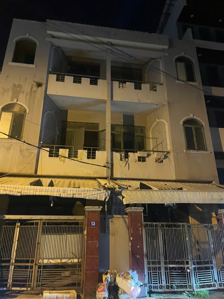 Bán nhà mặt tiền Đông Hưng Thuận 240m² giá 17.5 tỷ - Vị trí đắc địa, kinh doanh sầm uất!