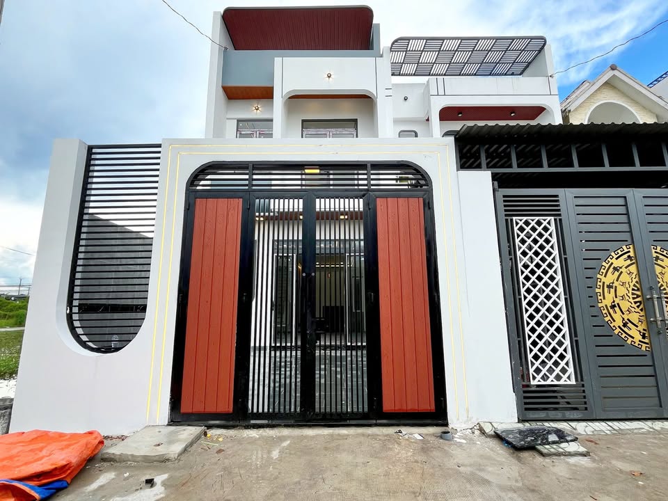 Nhà bán tại Mỹ Hạnh Nam 100m² giá 2.6 tỷ - Chính chủ, sổ hồng riêng!