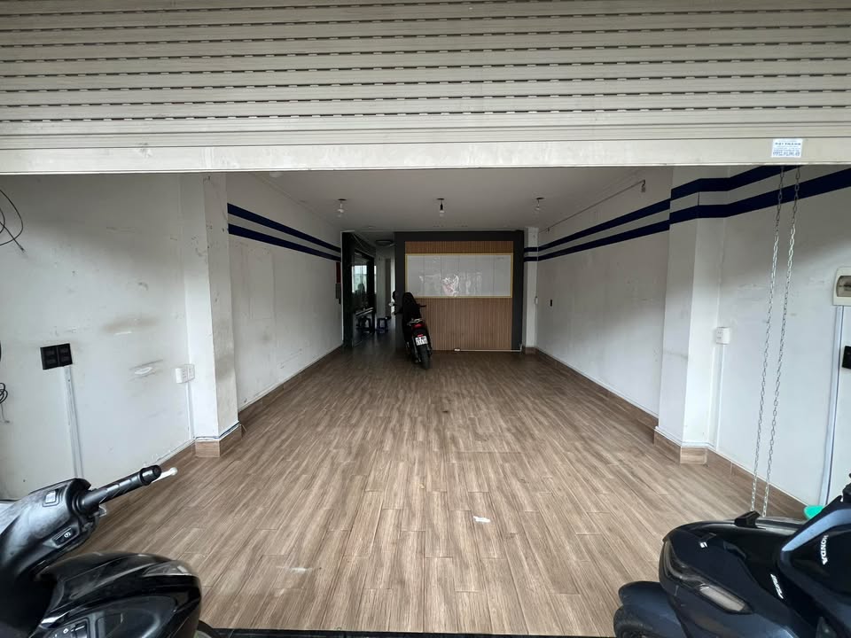 Cho thuê mặt bằng Trần Phú Bảo Lộc 100m² giá 17 triệu - Đường lớn, thuận tiện kinh doanh!