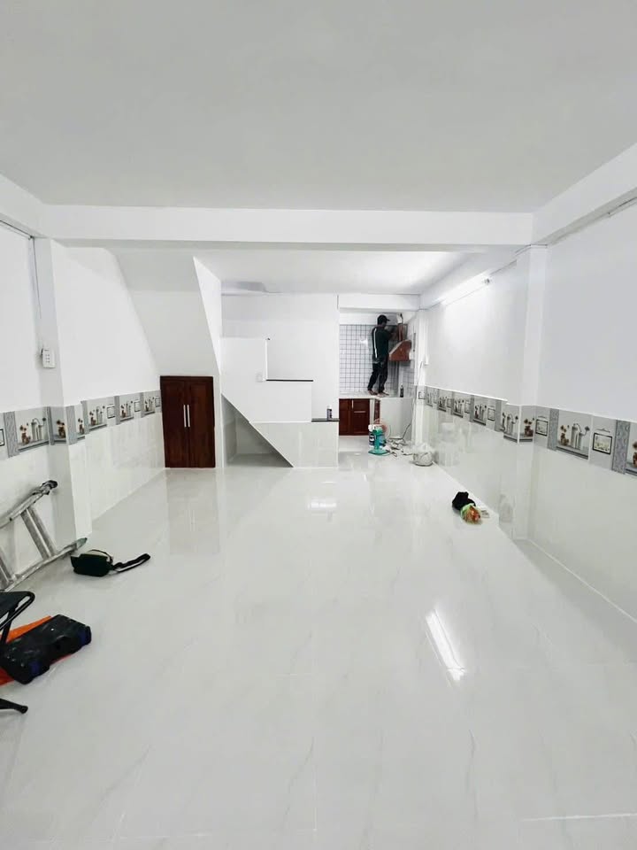 Bán nhà đường Âu Cơ, quận Tân Phú, diện tích 42m², giá 4.4 tỷ - Vị trí an ninh, yên tĩnh!