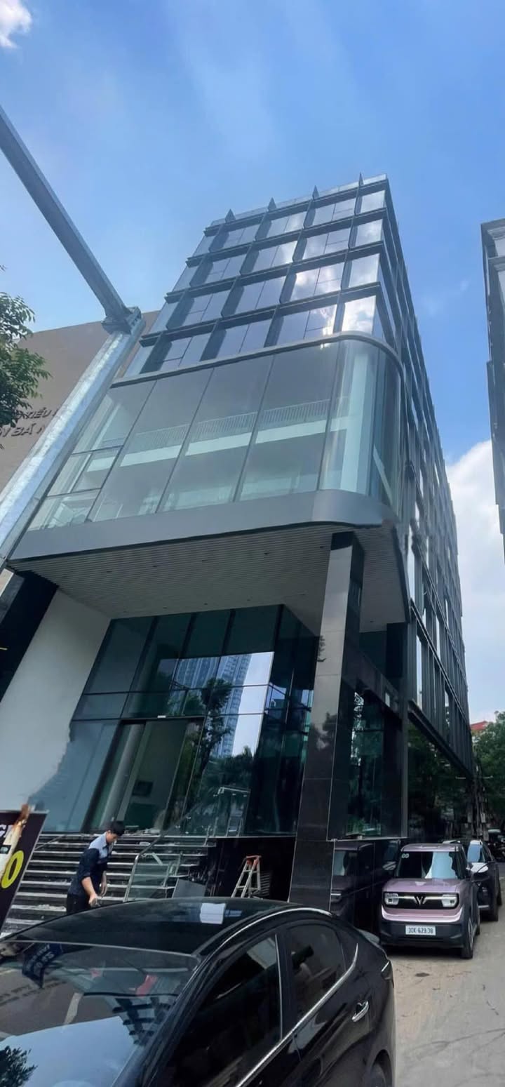 Cho thuê tòa nhà mặt phố Liễu Giai 200m² giá 600 triệu - Vị trí đắc địa tại Ba Đình!