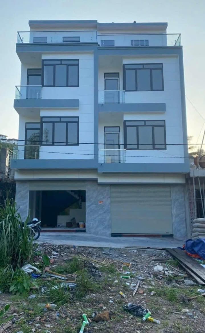 Nhà 3.5 tầng tại Hà Lầm, 50m² giá 2.4 tỷ - Ô tô tận cửa!