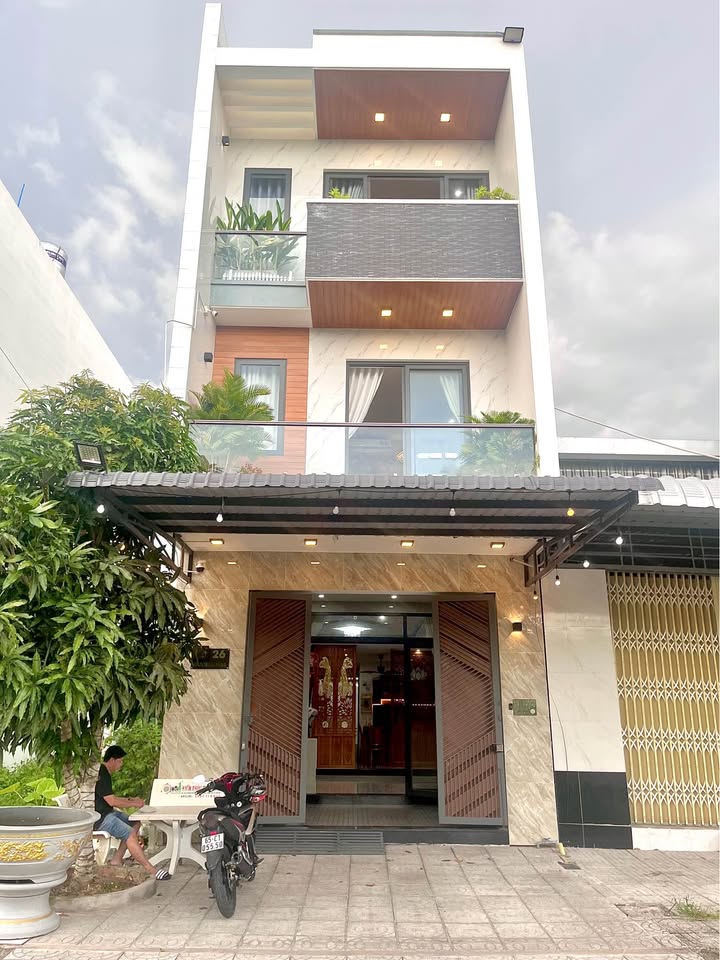 Nhà 1 Trệt 2 Lầu Sân Thượng KDC Hồng Loan 6A, Cái Răng, Cần Thơ - Giá 5.45 tỷ, Sẵn sàng vào ở!