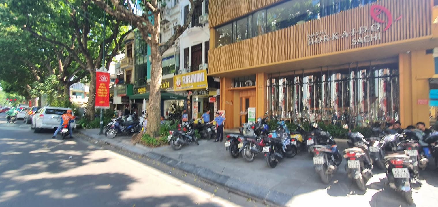 Nhà mặt phố Trần Hưng Đạo, Hai Bà Trưng, 140m² giá 40 triệu - Vị trí kinh doanh đắc địa!