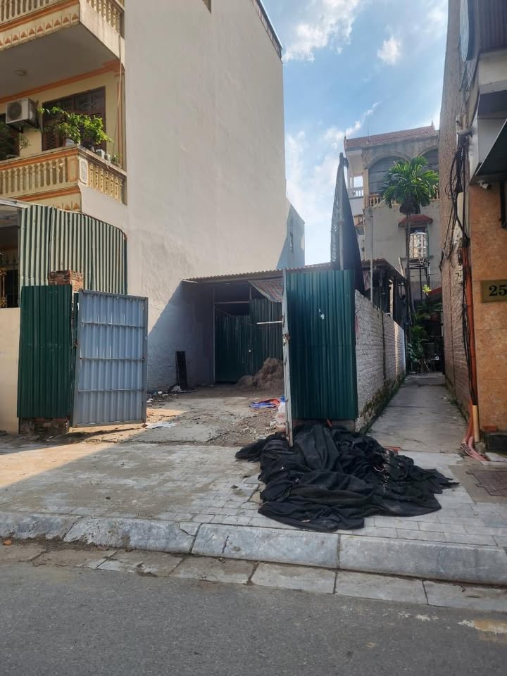 Đất phân lô Lạc Long Quân 94m² giá 50 tỷ - Lô góc thoáng đãng ngay Hồ Tây!