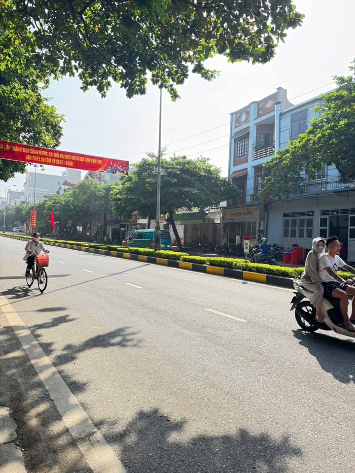 Bán nhà mặt phố Hùng Vương, Vĩnh Yên 90m² giá 7 tỷ - Kinh doanh sầm uất!