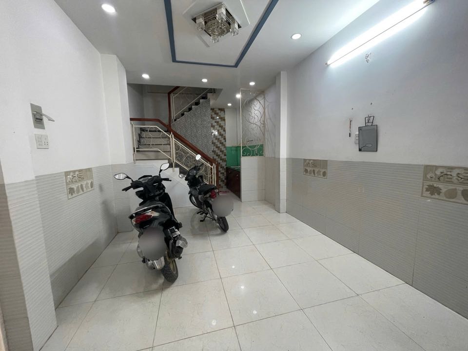 Nhà cho thuê đường Nguyễn Thị Tần, quận 8, 3 phòng ngủ - Giá chỉ 10 triệu/tháng!