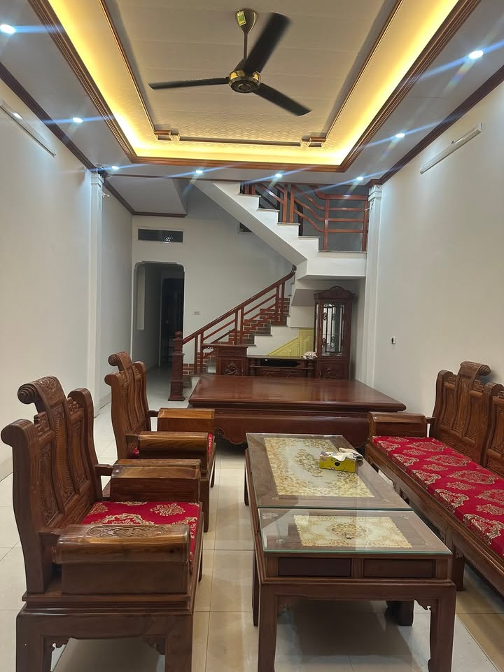 Nhà 2 tầng mặt tiền 4.3m phố Vân Giang 86m² giá 4 tỷ - Full nội thất sang trọng!