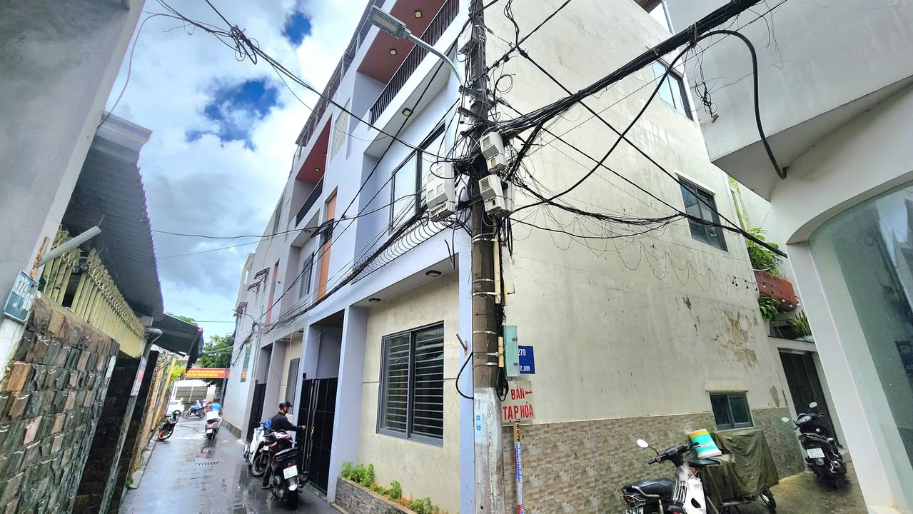 Nhà 3 tầng mặt tiền Hà Huy Tập 60m² giá 4.95 tỷ - Thích hợp kinh doanh và ở ngay!