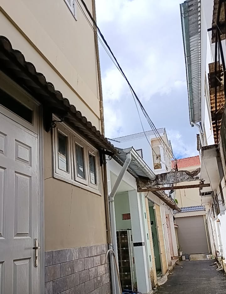 Đất tặng nhà cấp 4 Đà Lạt 80m² giá 3.3 tỷ - Vị trí thuận lợi gần bến xe