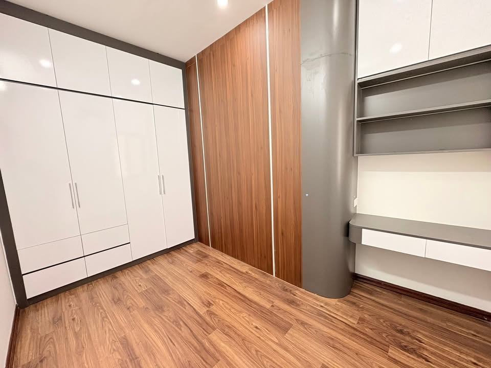 Nhà phố Đông Thiên 45m² giá 5.45 tỷ - Sổ đỏ chính chủ, tiện ích đầy đủ!