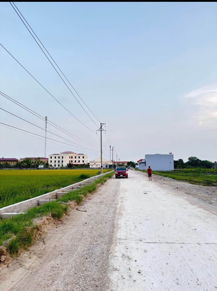 Đất nền Quỳnh Trang - Quỳnh Phụ 100m² giá 1.5 tỷ - Gần trung tâm và giao thông thuận tiện!